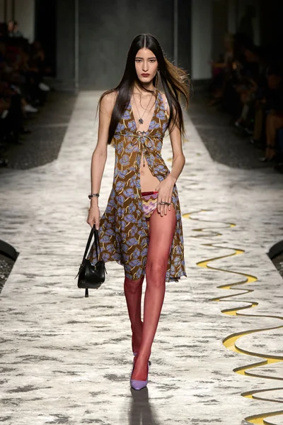 Look 10
